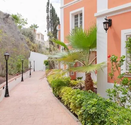 Sara En El Veril Del Duque - Sara Vacation アデヘ