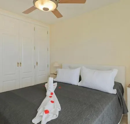 Sara En El Veril Del Duque - Sara Vacation アデヘ