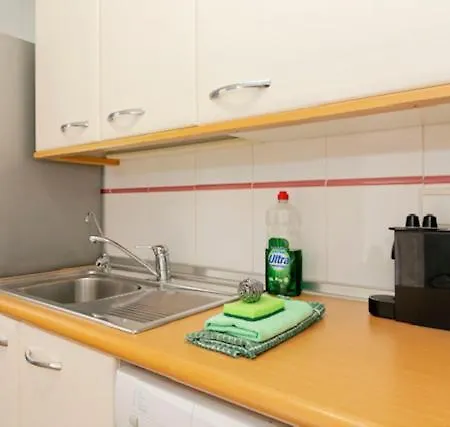 Sara En El Veril Del Duque - Sara Vacation アデヘ